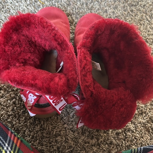 Ugg red boots with 1 bow - Picture 2 of 3
